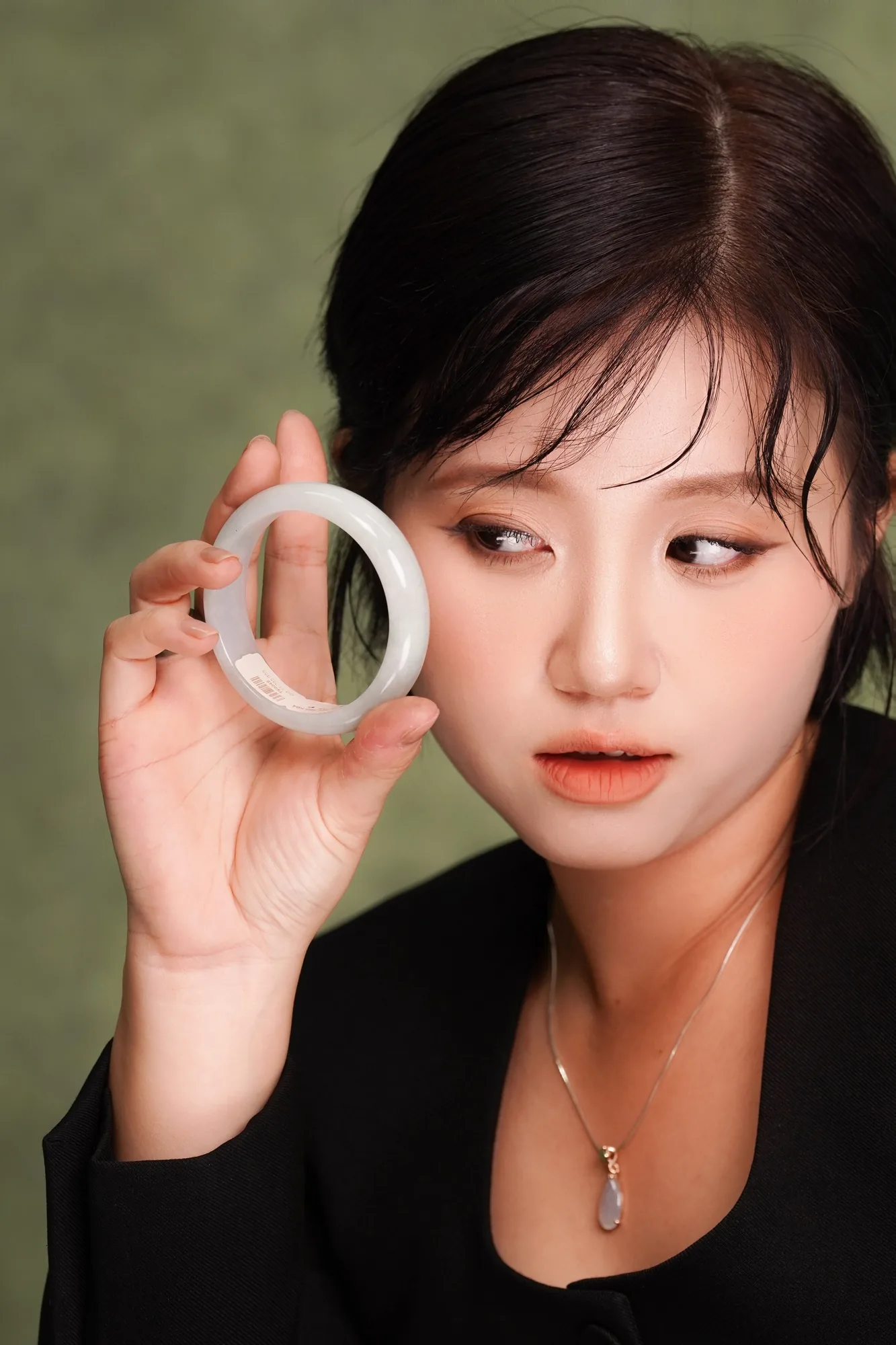 THỨC · Portrait with a jade bangle