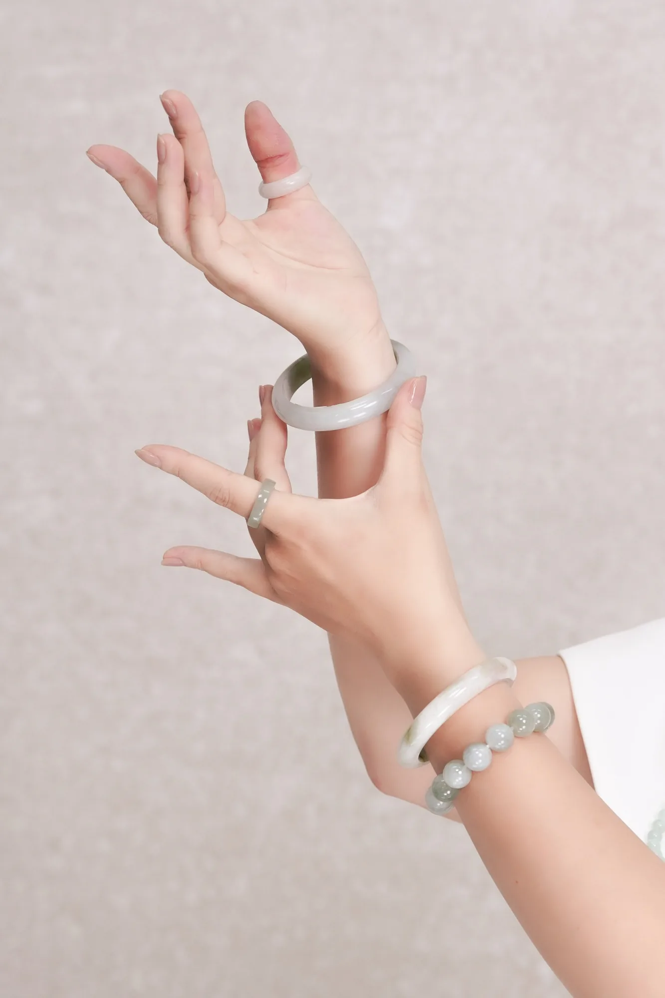 THỨC · Bangles and rings worn on the hands